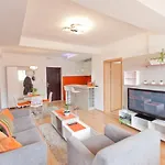 Apartment Tina *